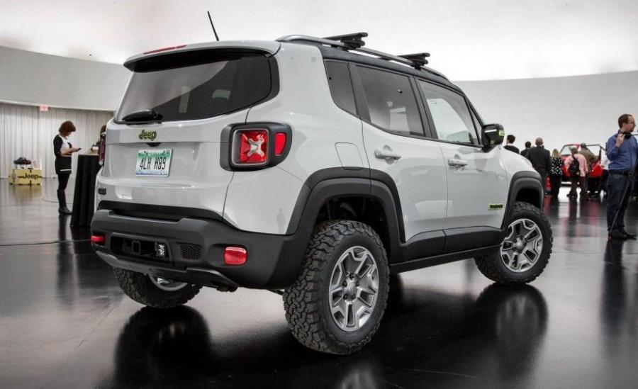 Jeep Renegade Commander Concept 2016 года  (фото 4 из 15)